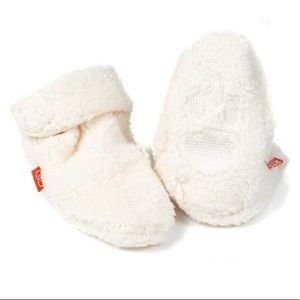 Magnificent Baby Sherpa Magnet booties